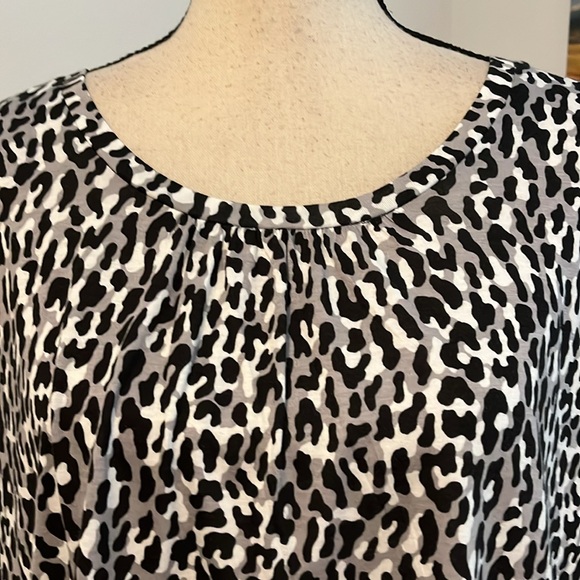 NWT Michael Michael KORS Tee - Picture 2 of 13
